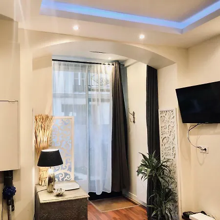 Apartment Studios Top Location For Louvre, Place Vendome, Champs-Elysees Metro 1, 8, 12 *