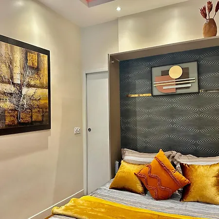 Louvre, Place Vendôme, Champs-élysées