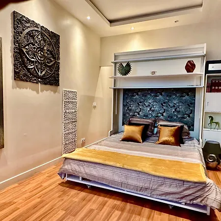 Louvre, Place Vendôme, Champs-élysées