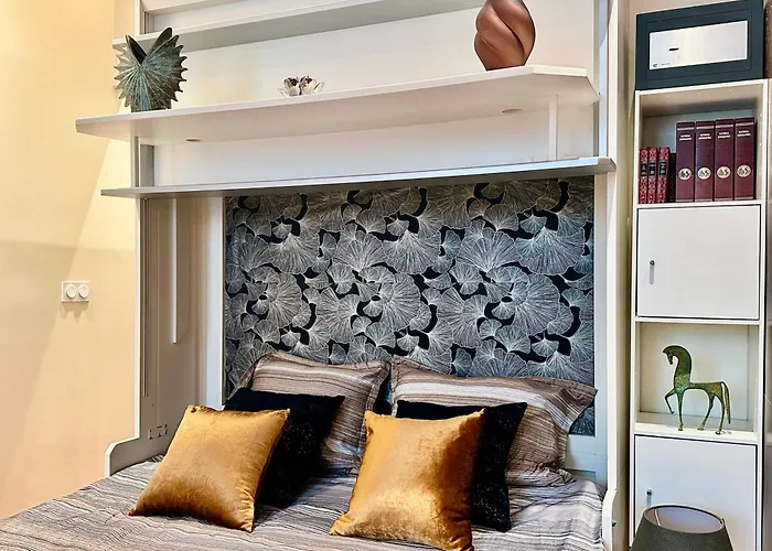 Louvre, Place Vendôme, Champs-élysées Paris