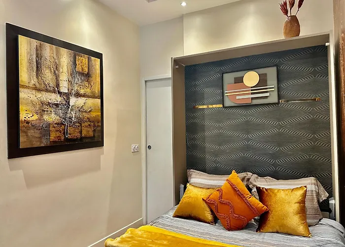 Louvre, Place Vendôme, Champs-élysées