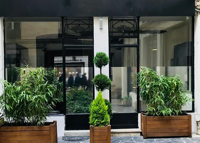 Louvre, Place Vendome, Champs-elysees *