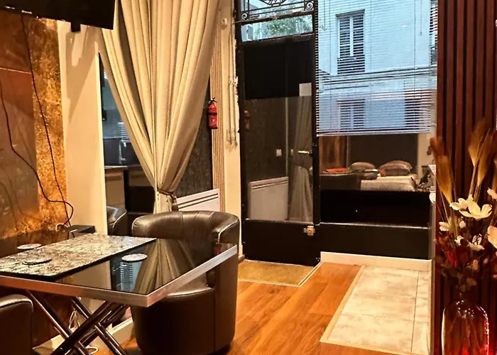 Louvre, Place Vendome, Champs-elysees Apartment