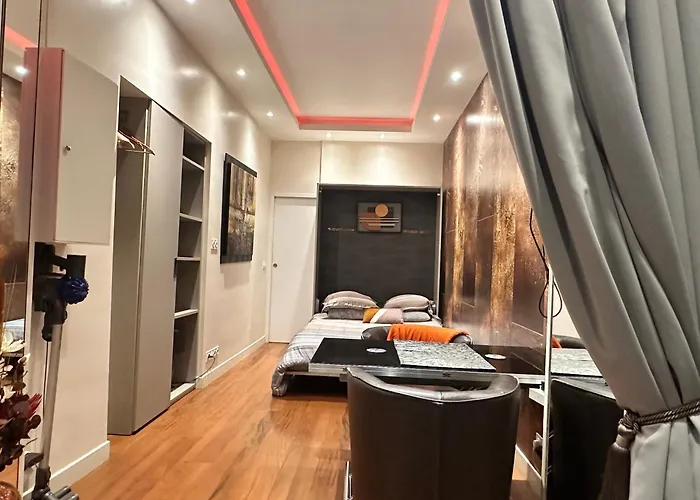 Louvre, Place Vendome, Champs-elysees Appartement Parijs