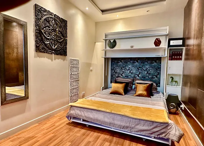 Louvre, Place Vendome, Champs-elysees