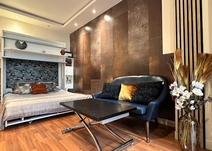 Louvre, Place Vendome, Champs-elysees Париж