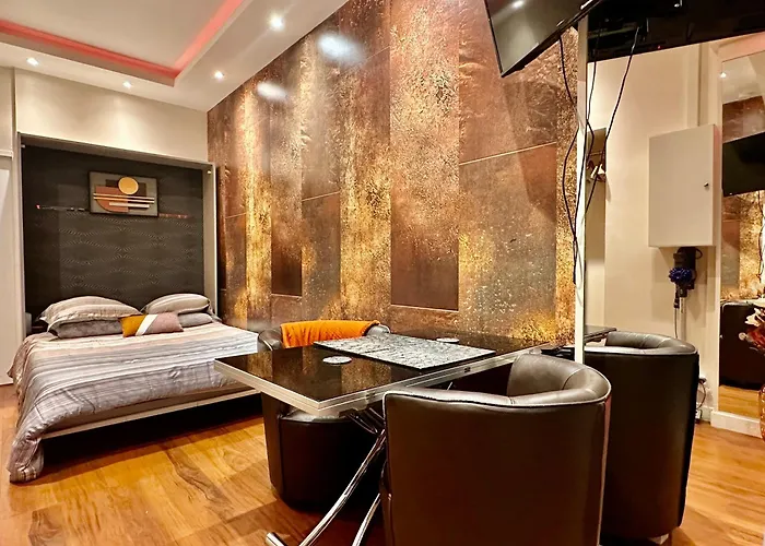 Louvre, Place Vendome, Champs-elysees Apartment