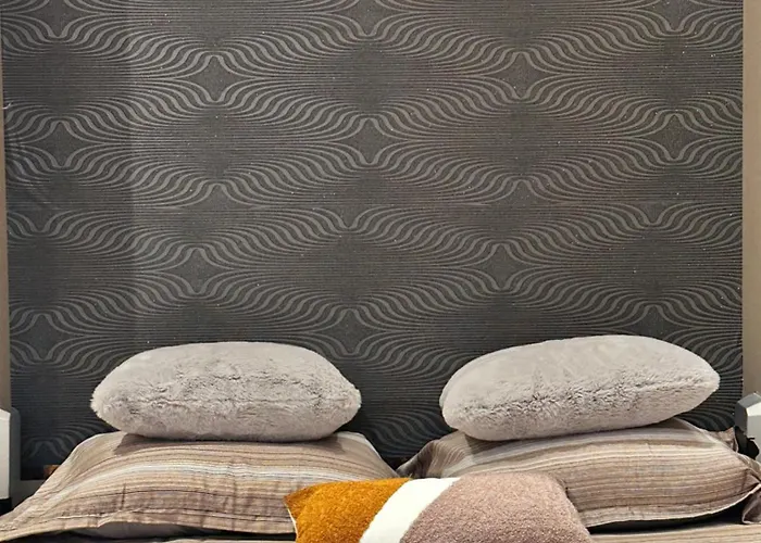 Louvre, Place Vendome, Champs-elysees Apartment *