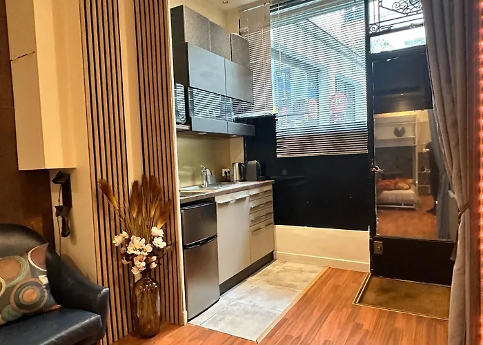 Louvre, Place Vendome, Champs-elysees